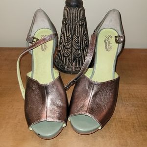 Green and gold peep toe